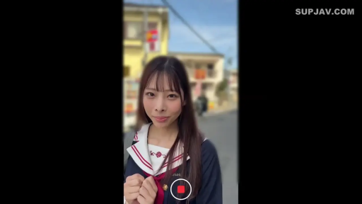 脸部 · 站立 · 微笑 · 街道 · 户外 · 水手服 · 录像 · 录制界面