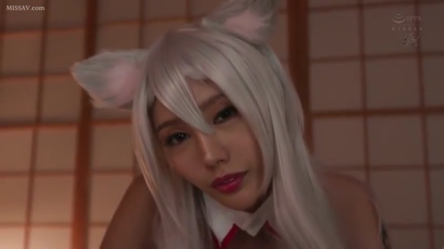 俯身 · 和室 · 面部特写 · 注视 · 诱惑 · Cosplay服 · 银发 · 猫耳