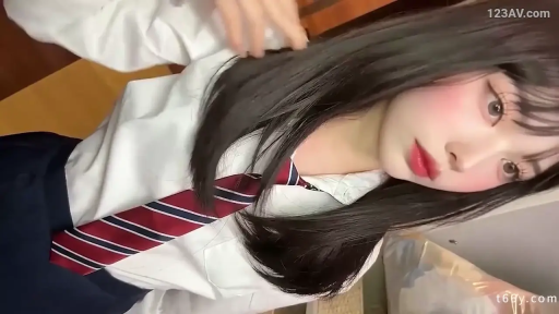 室內 · 校服 · 臉部特寫 · 自拍 · 歪頭 · 冷淡 · 黑长直