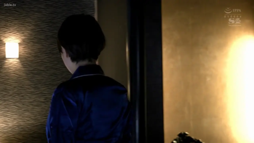 楼梯间 · Looking forward to it · 走姿 · Full body shot · Go downstairs · 深色睡袍 · 假人模特 · 幽暗灯光