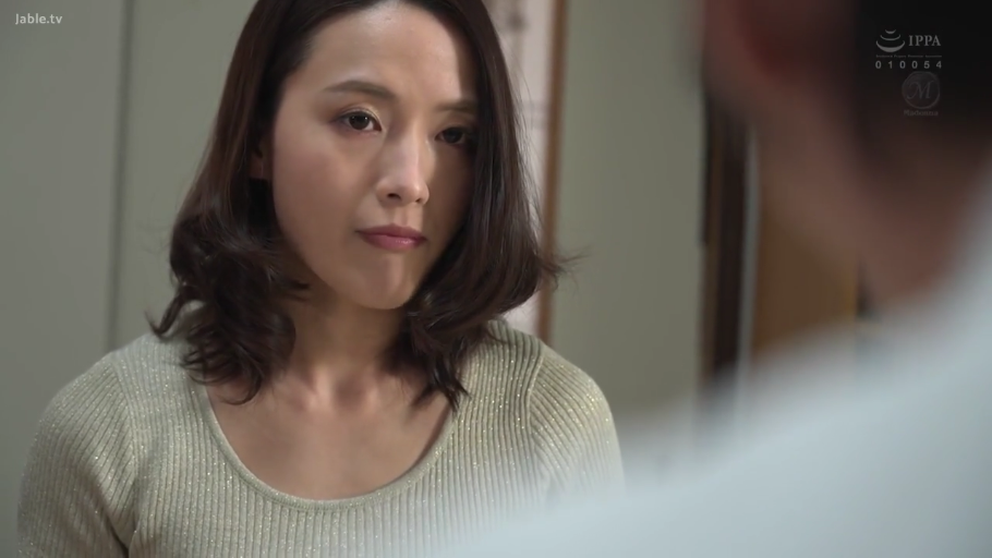 室内 · 半身 · 针织衫