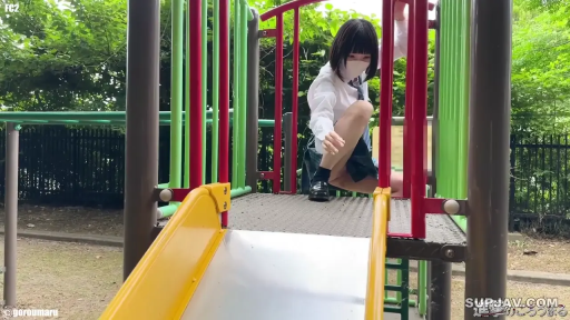 蹲姿 · 制服 · 户外 · 美腿