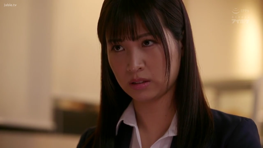 室内 · 脸部特写 · 困惑 · 职业装 · 对视 · 亚洲人 · 正面