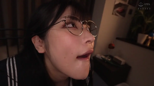 眼镜 · 脸部特写 · 口交 · 仰头 · 水手服 · 室内卧室 · 阿嘿颜 · 唾液