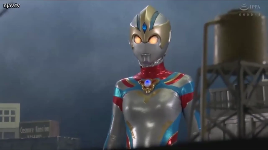 站立 · 站立 · 中景 · 特摄 · 奥特曼皮套 · 城市天台 · 水箱