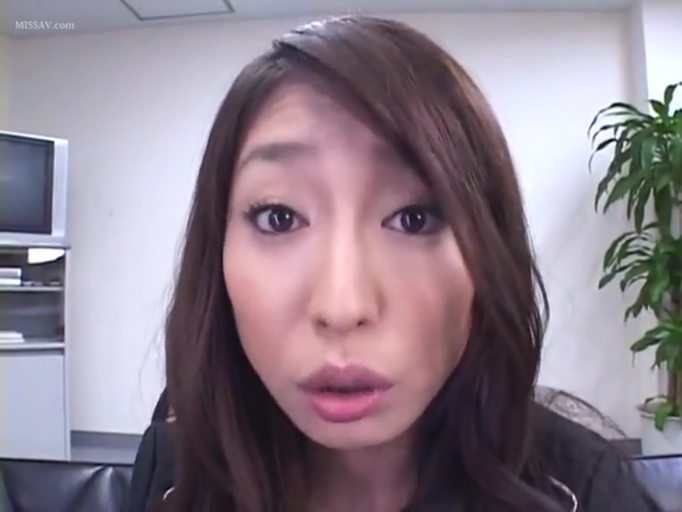 室内 · 私处 · 多人 · 陶醉 · 仰卧 · 舔弄 · 格子短裙