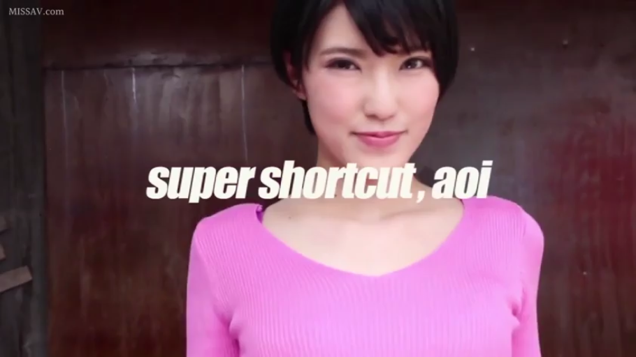 室内 · 字幕 · 微笑 · 注视 · 头部 · 正面 · 粉色针织衫