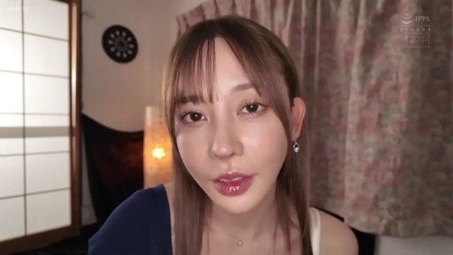 室内 · 自然 · 顔のクローズアップ · 注視 · 首饰 · 长发 · 正对镜头 · 深色吊带衫