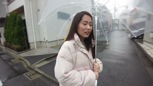 站立 · 中景 · 街道 · 羽绒服