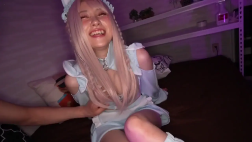 室内 · 俯身 · 微笑 · 面部特写 · 互动 · 猫耳发箍 · Cosplay · 蓝色女仆装