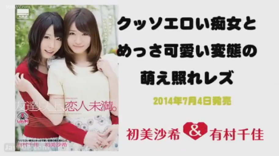 半身 · 休闲服 · 搂抱 · 庭院