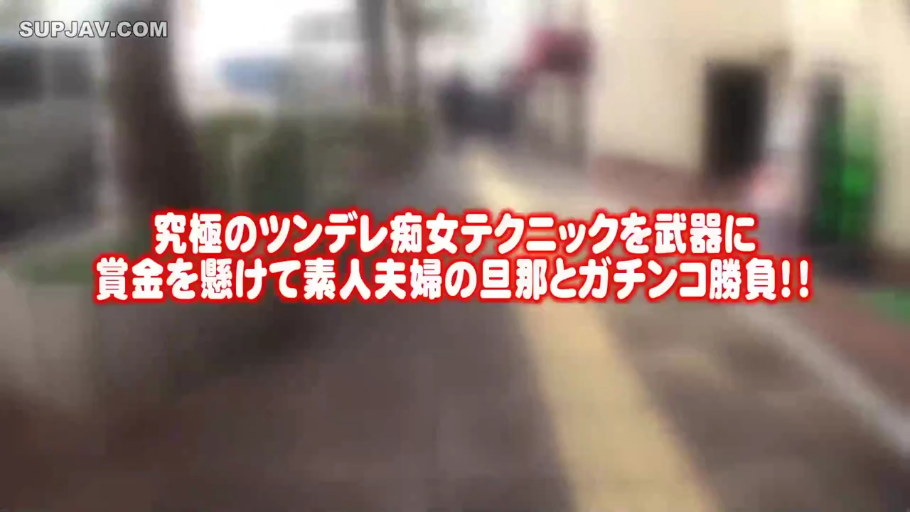 室内 · 胸部特写 · 展示 · 迷离 · 仰卧 · 印花比基尼 · 露乳露点