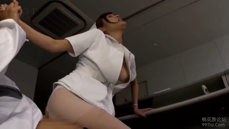 白色丝袜 · 办公室 · 迷離 · 后仰 · 性交中 · 侧乳