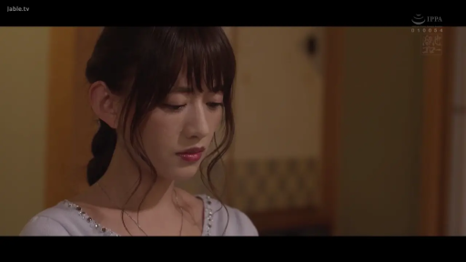 室内 · 忧郁 · 脸部 · 低头 · 项链 · 唯美 · 浅色针织衫