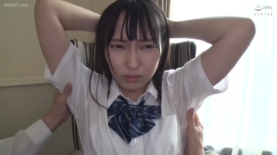 室内 · JK制服 · 抚摸 · 皱眉 · 腋下 · 抬手