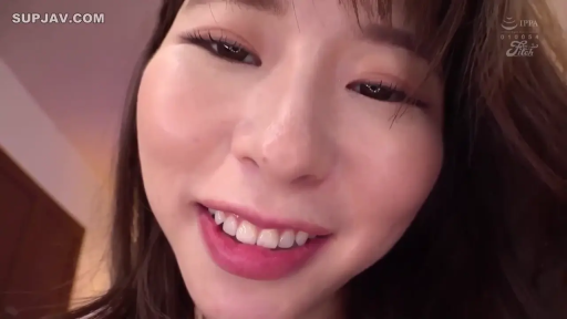 室内 · 俯身 · 脸部特写 · 微笑 · 注视镜头 · 不详 · 日本女优