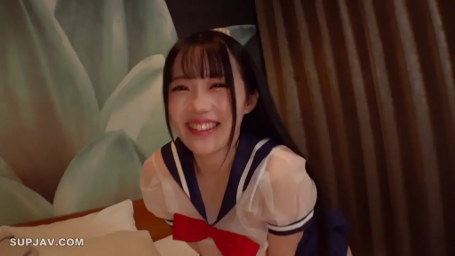 室内 · 面部特写 · 对视 · 水手服 · 笑容 · 长发 · 正面