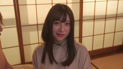 Face · Japanese-style room · Smile · Gaze · 正面 · 障子 · 卫衣 · 黑发