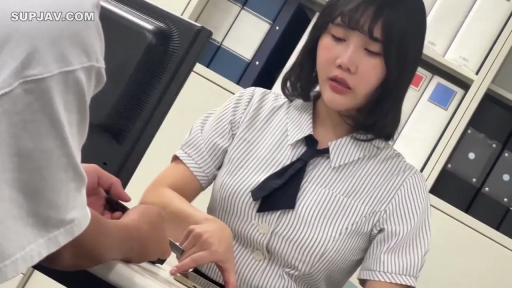 座り姿勢 · 集中 · 办公室 · 中景 · ビジネススーツ · フォルダ · 办公 · アジア人女性