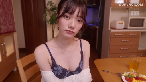 性交 · 投入 · 卧室 · 床铺 · 后入式 · 面部特写 · 白色背心