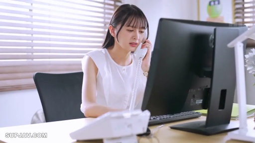 坐姿 · 办公室 · 电话 · 半身 · 打電話 · 白色无袖上衣 · 職場OL · 焦虑
