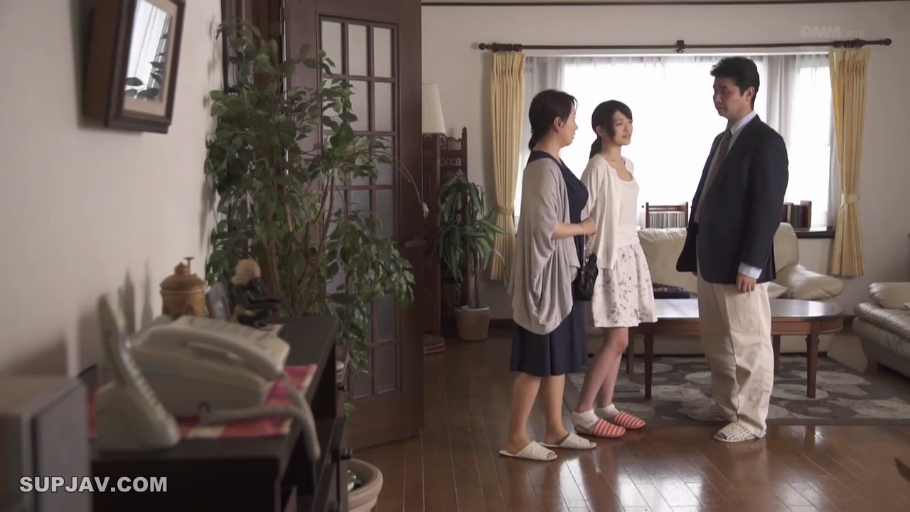 室内 · 微笑 · 面部特写 · 诱惑 · 仰视 · 便装 · 红唇