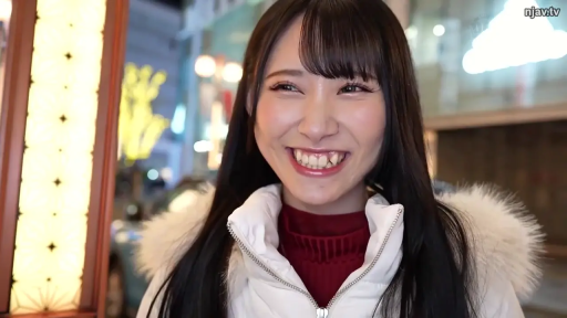 性爱互动 · 迷离 · 中景 · 紫色内衣 · 室内沙发 · 侧躺 · 成人色情内容 · 花纹抱枕