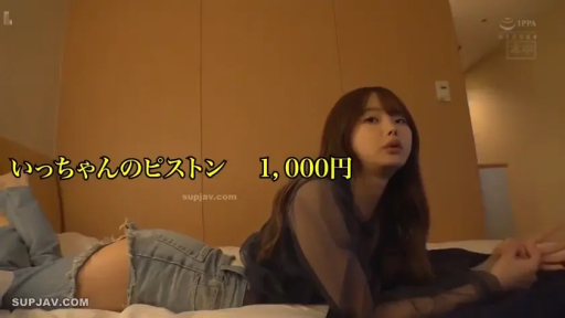 卧室 · 趴姿 · 平静 · 床 · 深色薄纱上衣 · 侧身特写 · 带字幕 · 卧床