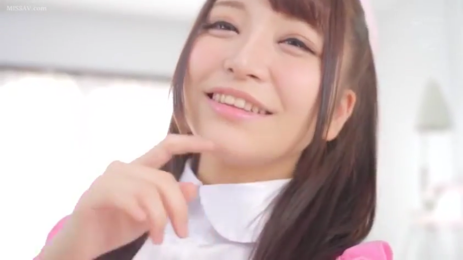 Indoor · 护士服 · 面部特写 · 长发 · 托腮 · Sweet smile · Look at the camera