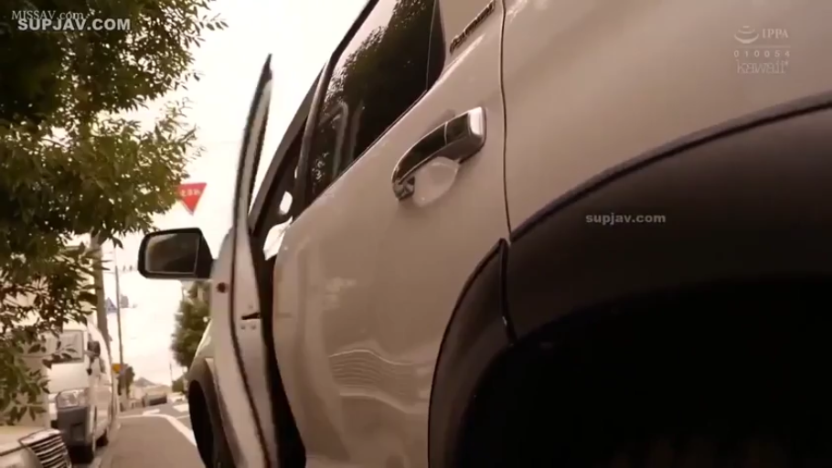 白天 · 户外街道 · 白色汽车 · 车身