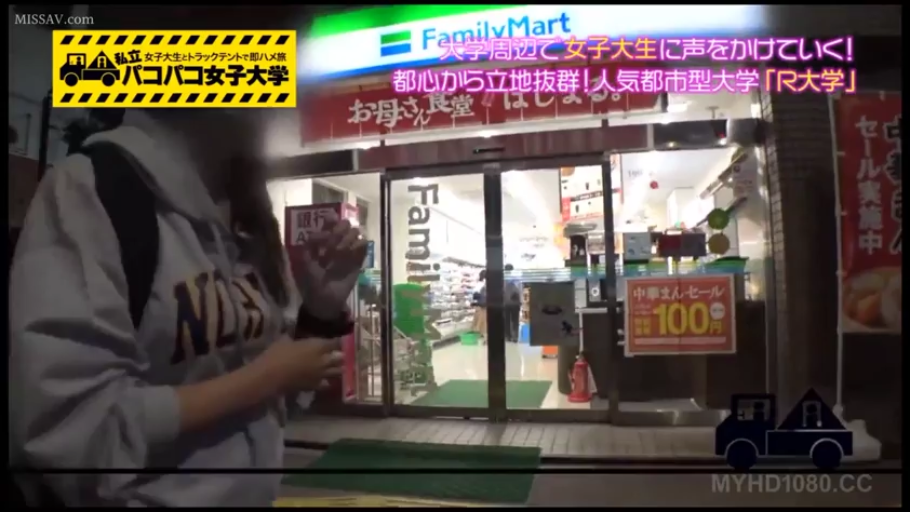 Stand · 卫衣 · 便利店外