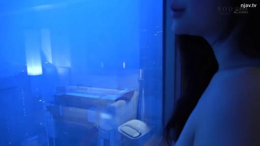 平静 · Nudity · 窗边 · Window · 观望 · Shoulder close-up · 侧站 · 蓝色滤镜