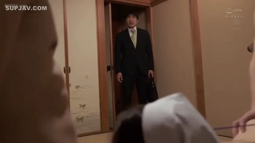 站立 · 全景 · スーツ · 日式房间 · 衝撃 · NTR · 公文包 · 撞破私情