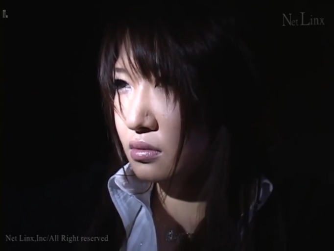 室内 · 白衬衫 · 面部特写 · 凝视 · 正面 · 冷淡