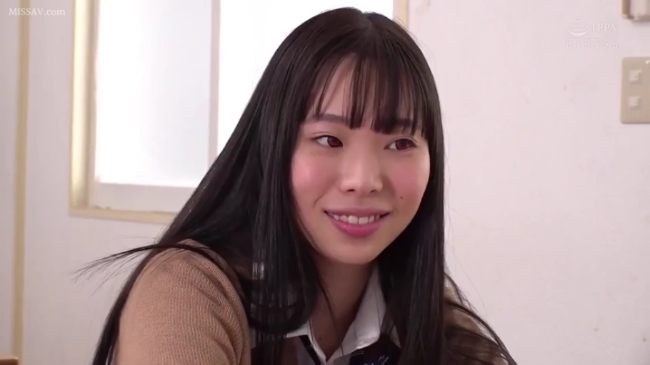 室内 · 坐姿 · 脸部特写 · 微笑 · 制服 · 凝视 · 黑长直