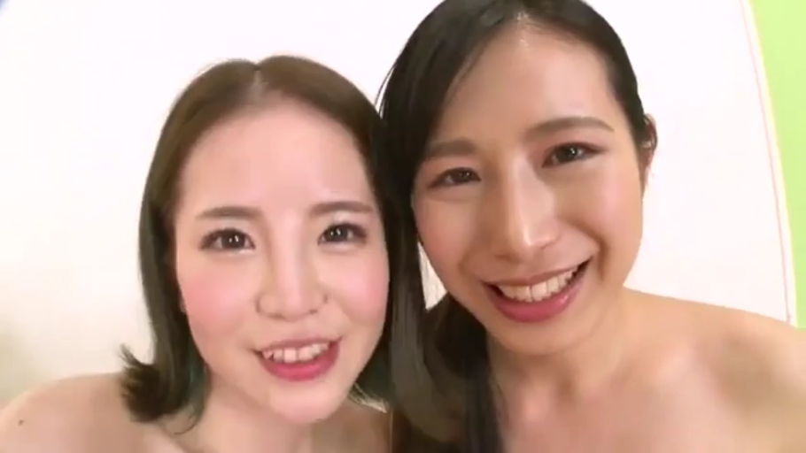 室内 · 全裸 · 面部特写 · 双人 · 自拍 · 开心 · 贴近