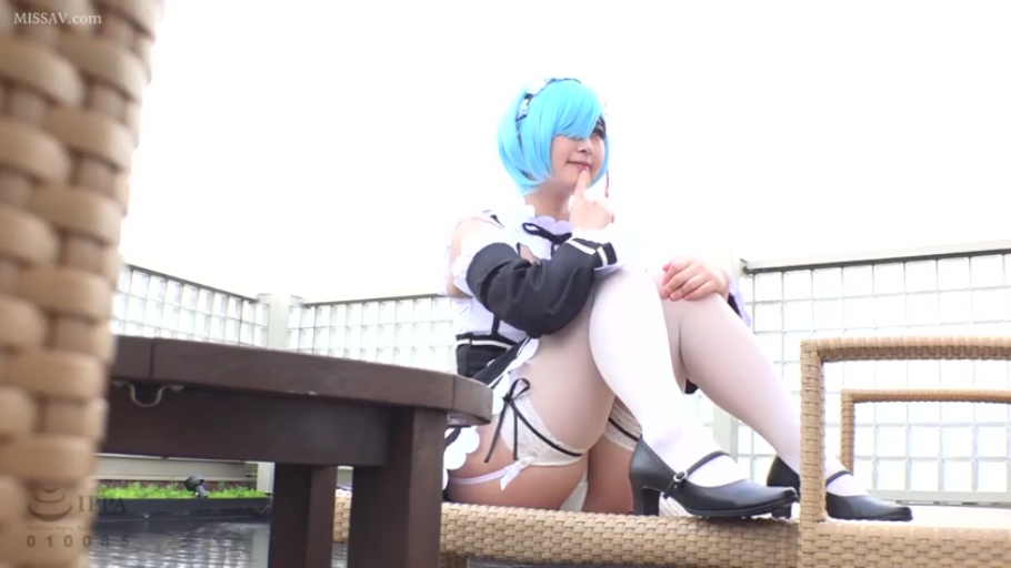 坐姿 · 白色连裤袜 · 擺拍 · 腿部特写 · 娇羞 · 假发 · 戶外露台 · 动漫COS