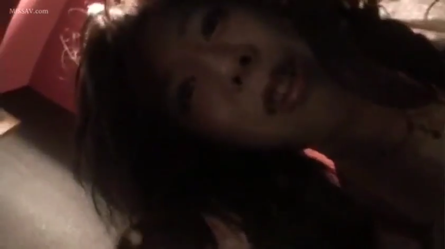 坐姿 · 面部 · 餐厅 · 水杯 · 格子连衣裙 · 持杯 · 嘟嘴 · 日常约会