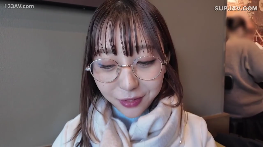 骑乘位 · 性交 · 卧室 · 迷离 · 中景 · 枕头 · 黑色内衣