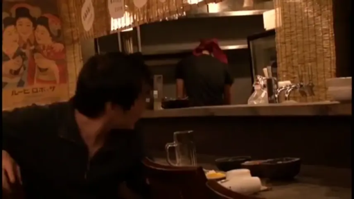 专注 · 酒杯 · 便装 · 居酒屋