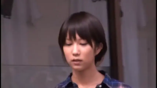 格子襯衫 · 室內 · 臉部特寫 · 正面