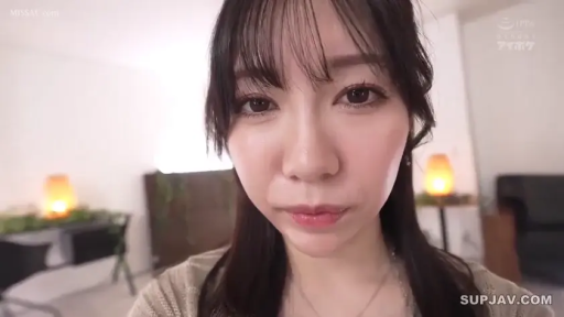 室内 · 脸部 · 自然 · 注视 · 正面 · 针织外套