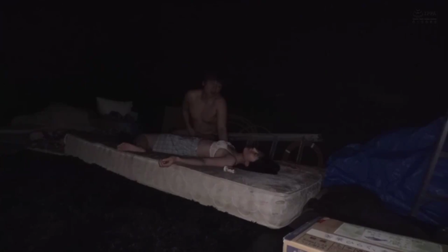室内 · 微笑 · 注视 · 特写 · 唯美 · 靠坐 · 黑色蕾丝裙