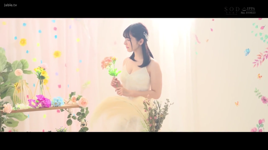 寝室 · 站立 · 展示 · 巨乳 · 盆栽 · 腹部 · 紫色レースの下着