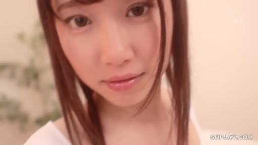 Indoor · Breast close-up · Stand · Display · 白色紧身T恤 · 透视感