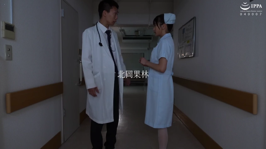 交谈 · 护士服 · 站立 · 全景 · 自然 · 听诊器 · 医院走廊