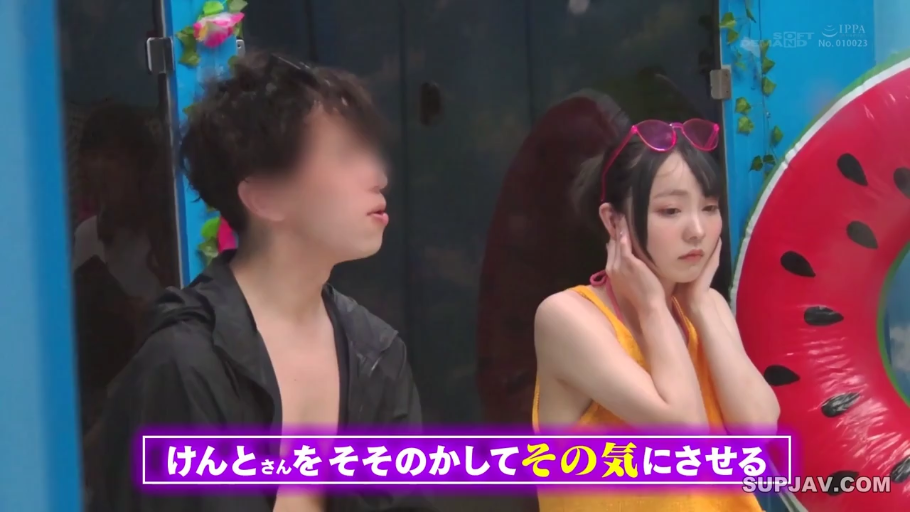 Sitting Posture · Conversation · Melancholy · 上半身 · 剧情片 · 泳池边 · Yellow Vest · 西瓜救生圈