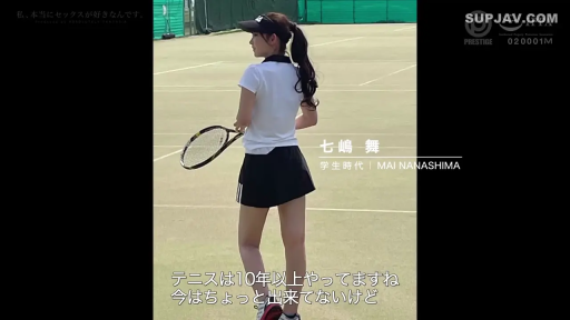 Whole body · 自然 · Tennis racket · 网球服 · 网球场 · 侧面站立 · 手持球拍