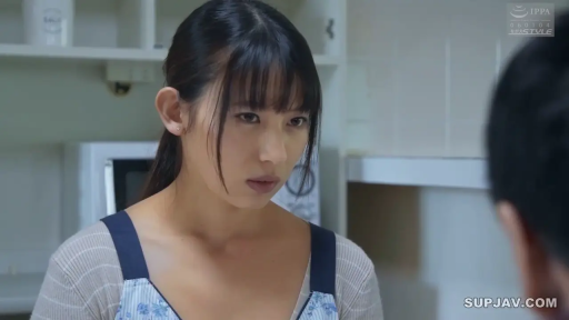 Serious · 面部 · Stand · Gaze · Kitchen · Apron · Ponytail · 微波炉