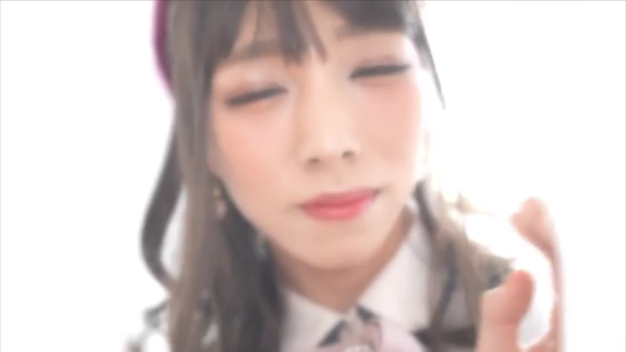 室内 · 脸部 · 迷离 · 白衬衫 · 凝视 · 前倾 · 柔焦